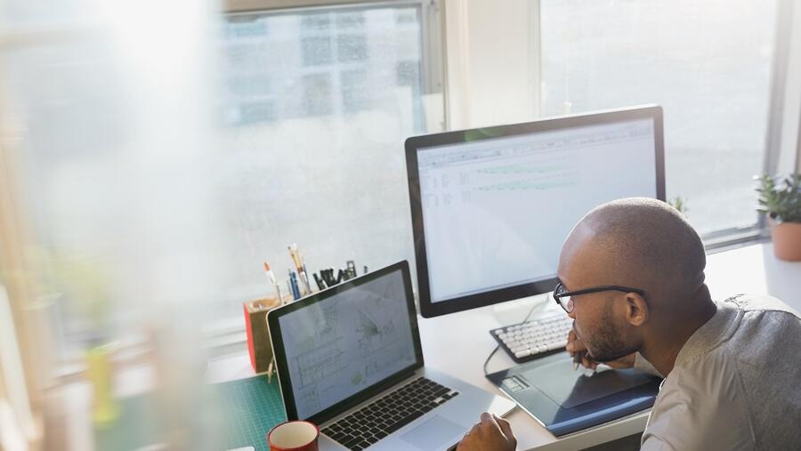 صُممت هذه الدورات لمساعدة أي شخص يعمل في مجال إدارة أو تخطيط أو تصميم أو بناء المساحات المتأثرة بالطاقة، في معالجة مشكلات الكفاءة وتطبيق التدابير الآمنة والموثوقة ذات التكلفة المناسبة.