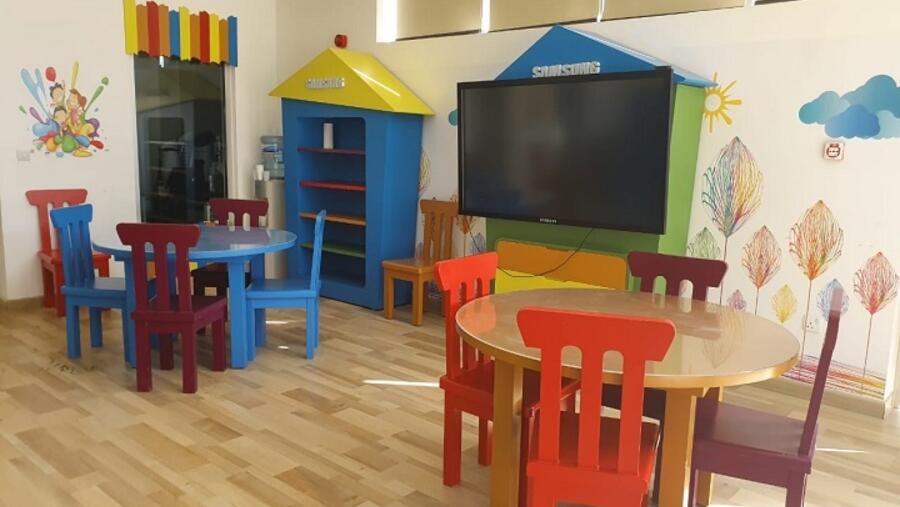 حرصاً منها على مواصلة نقل المعرفة وإثراء برامج "مختبر الاكتشاف الذكي" عبر التقنية خلال أزمة كورونا