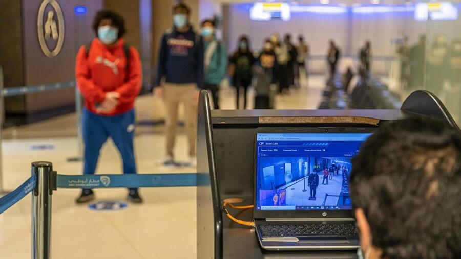 أكدت مطارات أبوظبي أنها تجري بشكل مستمر عمليات تعقيم شاملة لجميع مرافقها باستخدام روبوت من طراز (CoDI BOT UGV) الذي تم إطلاقه مؤخرًا