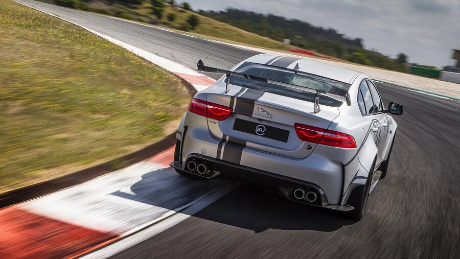 قسم عمليات السيارات الخاصة في "جاكوار لاند روڤر" يسجل نمواً في المبيعات للسنة المالية 2019-2020