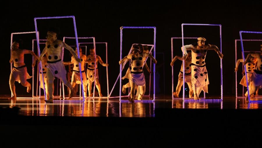 خطوة تهدف إلى تحفيز الشباب للإقبال على الفنون المسرحية أثناء التزامهم بالبقاء في منازلهم 