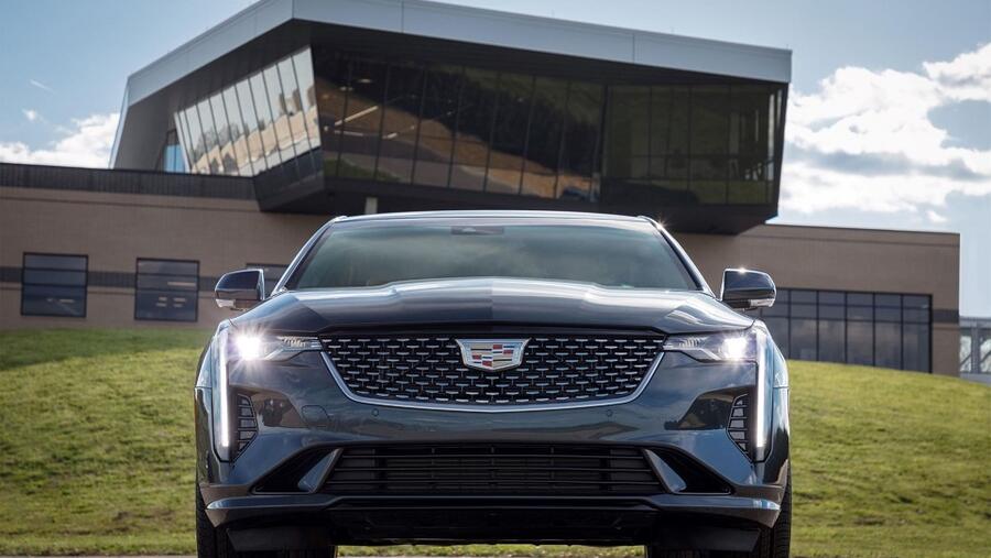 توفر البنية الهندسية الفريدة ذات الدفع الخلفي والحائزة على الجوائز تجربة قيادة دقيقة مع نظام دفع ذو شحن توربيني بالكامل.