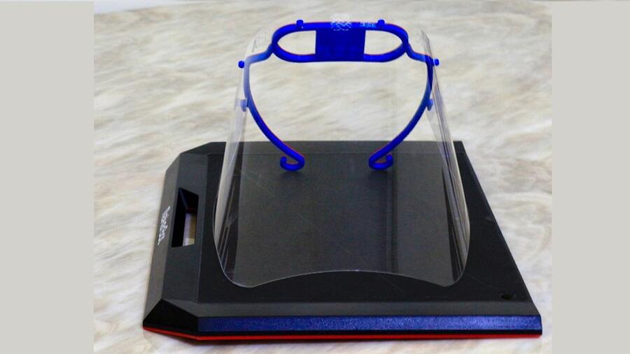 جامعة أبوظبي وإكسون موبيل تتعاونان لإنتاج مزيد من واقي الوجه الطبي والأطواق الخاصة به