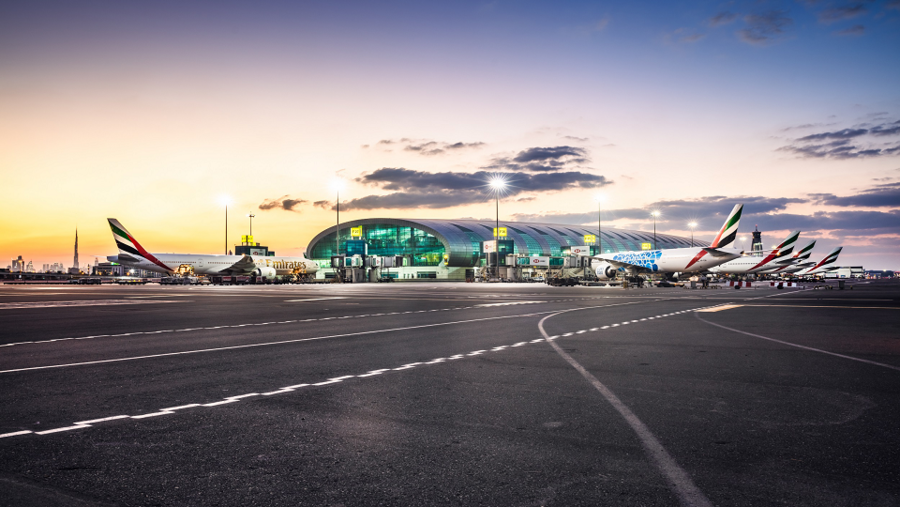 واصلت طيران الإمارات خلال الأسابيع الماضية توسيع شبكة خطوطها بتوفير خدمات ركاب حيث أتاحت للعملاء السفر عبر دبي، وفي ذات الوقت خدمة الطلب العالمي على حركة الشحن الجوي.