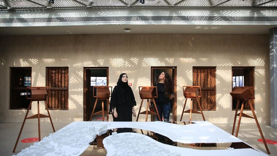 مساهمات مبدعة في مسابقة التصوير التي أطلقتها "دبي للثقافة" تحت شعار "حكايات من الماضي"