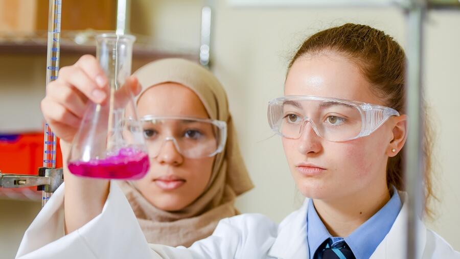 دائرة التعليم والمعرفة تمنح أكاديميات الدار للتعليم تقييم بدرجة "متميز"