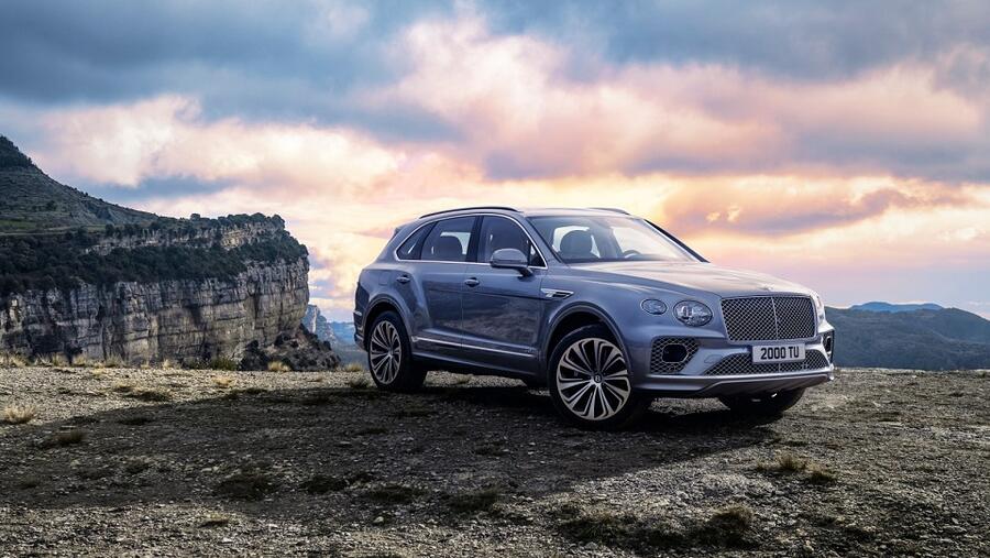 Bentley Bentayga الجديدة السيارة الرياضية متعدّدة الاستعمالات الفاخرة التي ترسي أرقى المعايير بفئتها