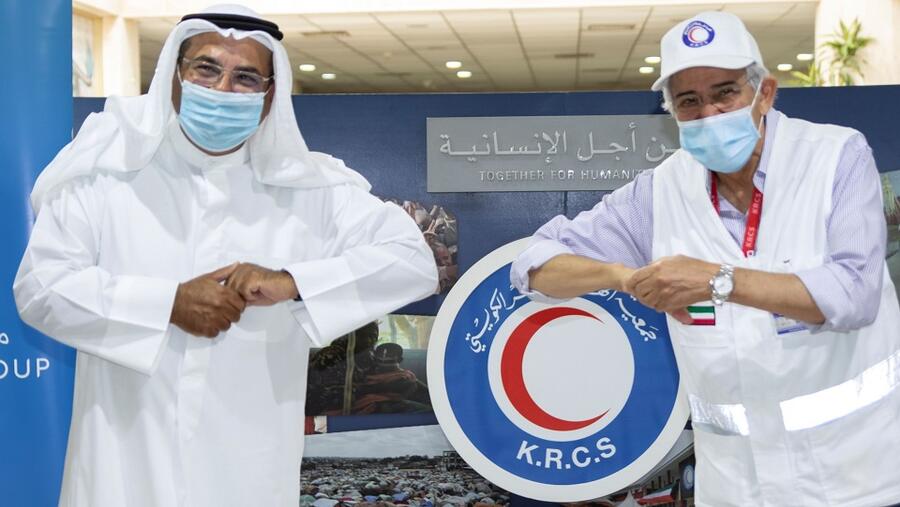 مجموعة الشايع تتبرع بمليوني دولار من الملابس إلى جمعية الهلال الأحمر الكويتي