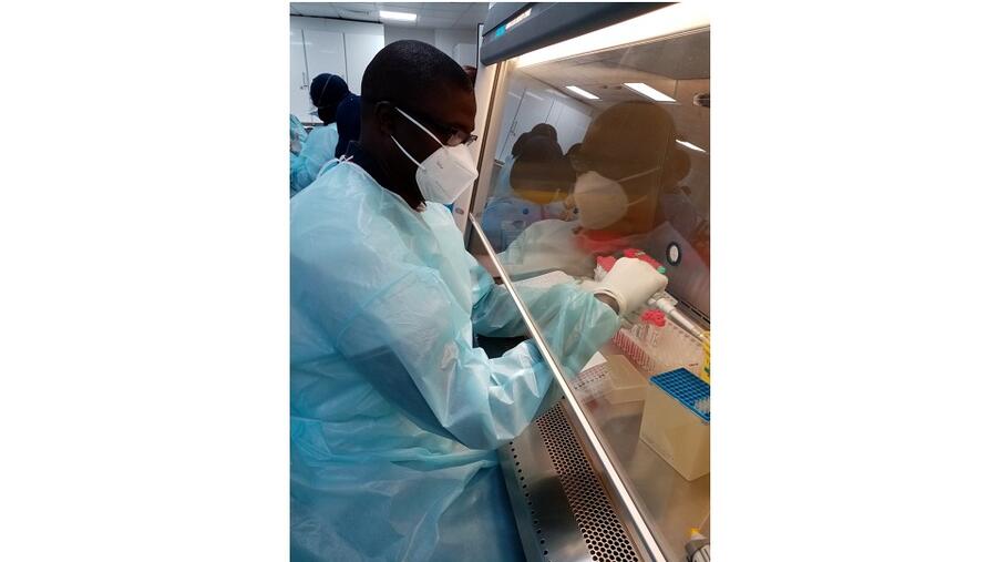 مركز بحثي بمؤسسة قطر يدعم جهود قطر في مكافحة جائحة (كوفيد-19)