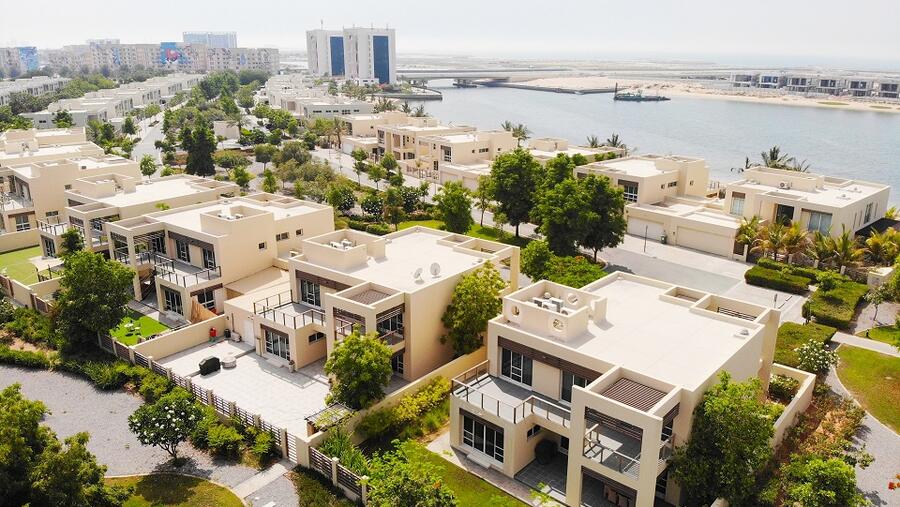 رأس الخيمة العقارية تُعيّن "رين آند هورن" مشغلاً لمنازل العطلات في ميناء العرب