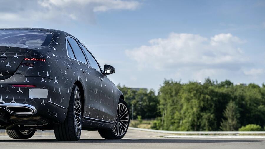 سيارة S-Class الجديدة تقدم أعلى مستويات المتعة والأمان في كل رحلة