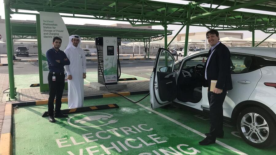 خبير بمؤسسة قطر يناقش أساليب تحوّل قطر نحو استخدام السيارات الكهربائية