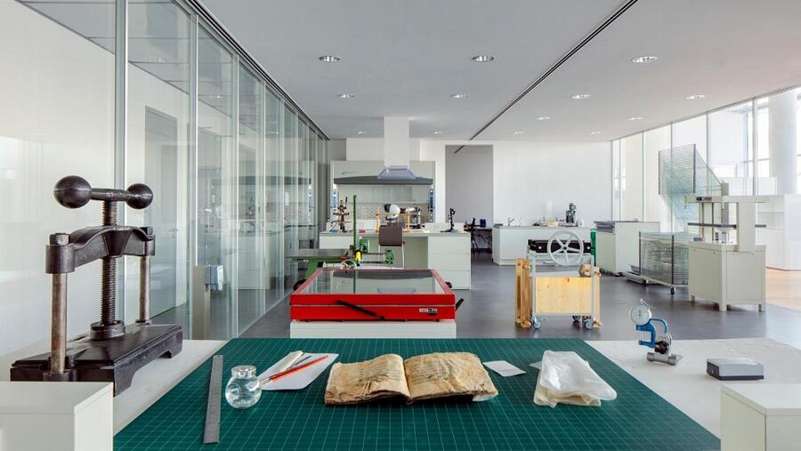 المكتبة الوطنية تعرض جهودها الرائدة في الحفاظ على التراث العربي أمام العالم