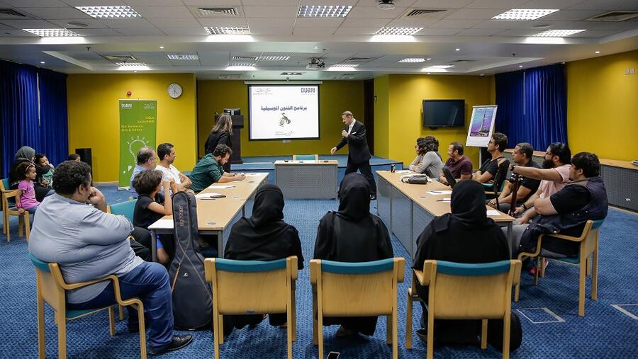 دبي للثقافة تطلق برنامجها الموسيقي والنشيد الوطني الإماراتي شعاراً