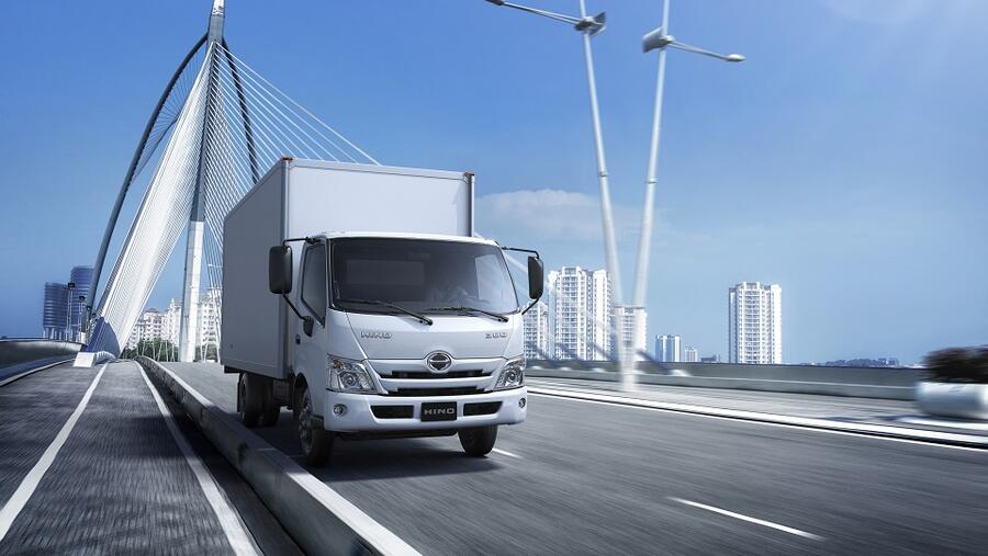 هينو تطلق الطراز الجديد من شاحنات هينو الفئة 300 في الشرق الأوسط