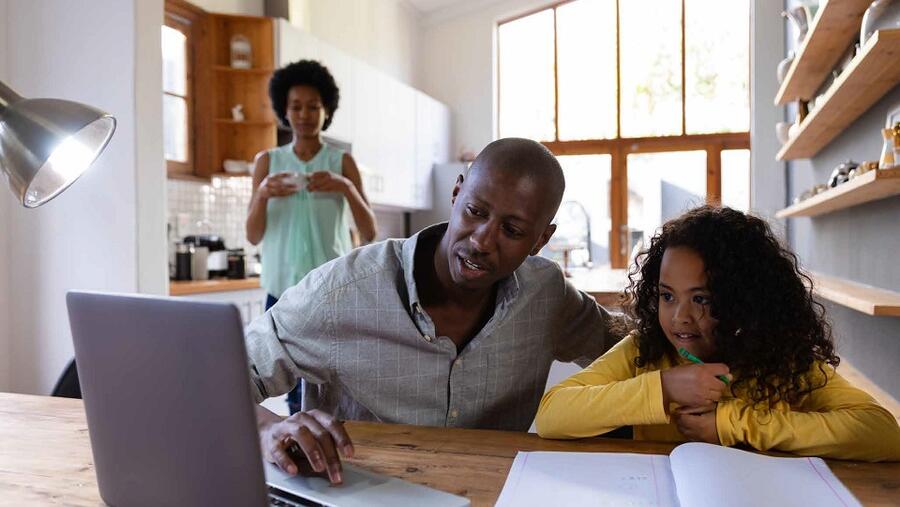 ثلاثة من بين كل أربعة أشخاص يرون أن وباء كورونا المُستجد قد أحدث ثورة في التعليم والعمل 