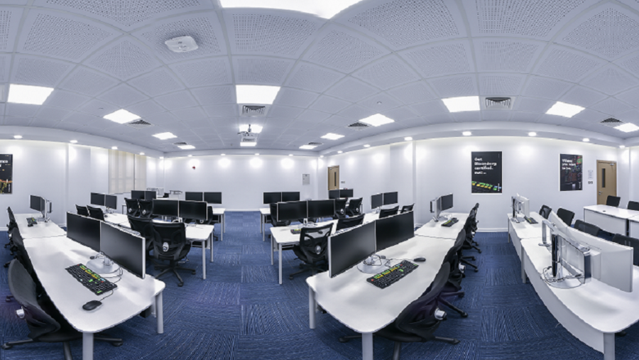 جامعة أبوظبي تفتتح مختبر بلومبيرج المالي لطلبة كلية إدارة الأعمال