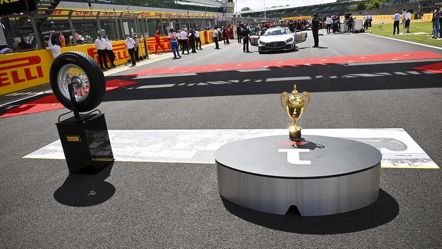 إطارات ستيلا بيانكا من بيريللي تعود إلى حلبات فورمولا 1 في سيلفرستون