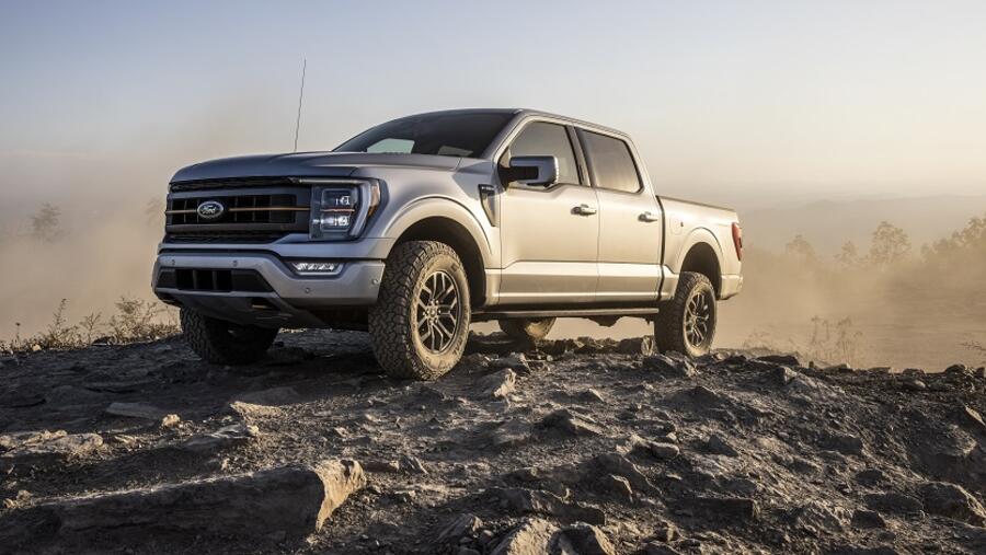 فورد توسّع نطاق مجموعتها من شاحنات الطرقات الوعرة مع طرح F-150 تريمور Tremor الجديدة كلياً للعام 2021 - شاحنة 4x4 المتينة المناسبة للعمل والترفيه