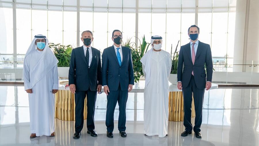 معالي عبيد حميد الطاير يلتقي مع معالي ستيفن منوشن وزير الخزانة الأمريكي