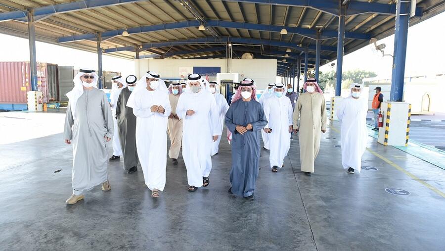 جمارك دبي تستهل العام الجديد بمبادرة منح صلاحية "شهادة المركبات" للوكالات