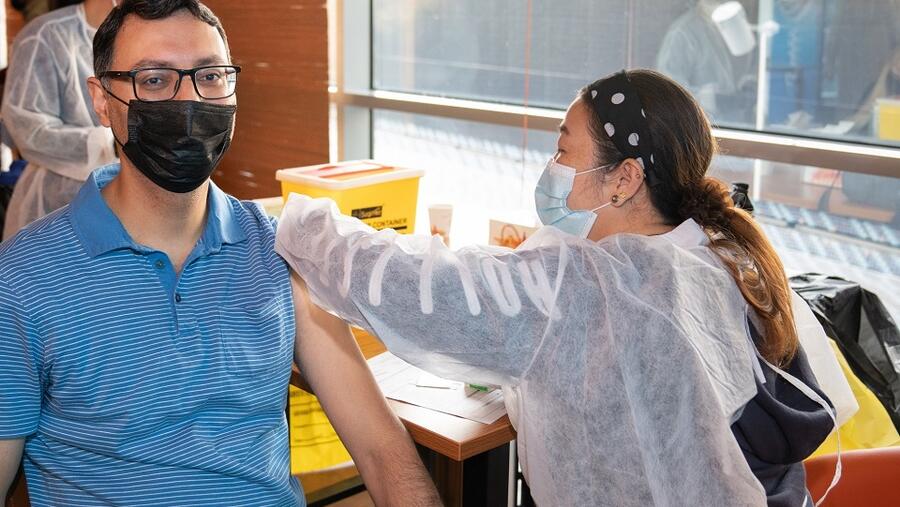 القرية العالمية تعلن عن حملة تلقيح لجميع موظفيها