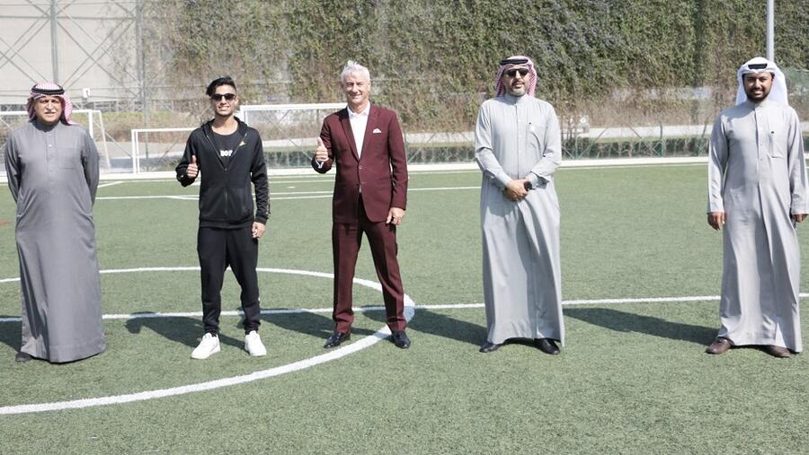 "ديار المحرق" تستضيف أسطورة كرة القدم اللاعب إيان راش