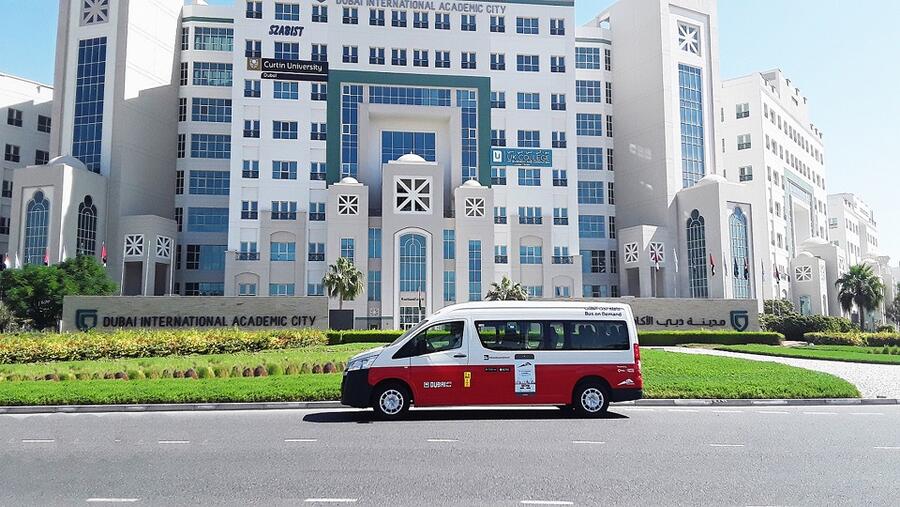 الفطيم هرتز الإمارات تزود أسطولاً من مركبات تويوتا هاي إيس إلى "يوناتيد ترانس" لمشروع "خدمة حافلات تحت الطلب"