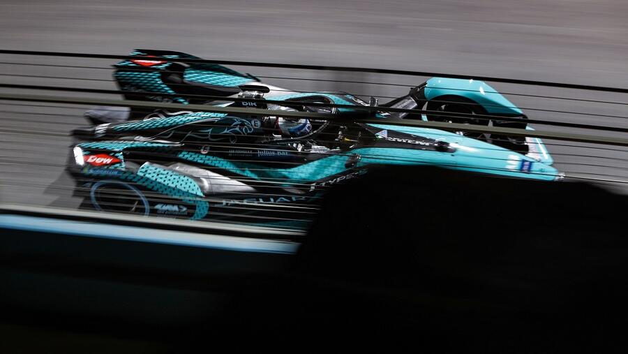 ميتش إيفانز و"جاكوار للسباقات" يحققان تتويجاً في مرحلة الدرعية