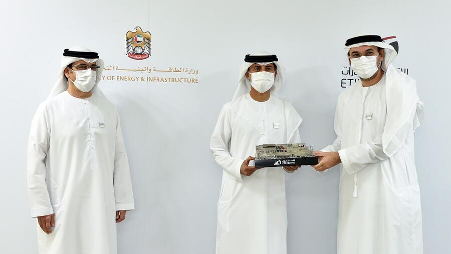 الطاقة والبنية التحتية والاتحاد للقطارات توقعان اتفاقية بشأن تصاريح السلامة للسكك الحديدية في المرحلة الثانية من المشروع