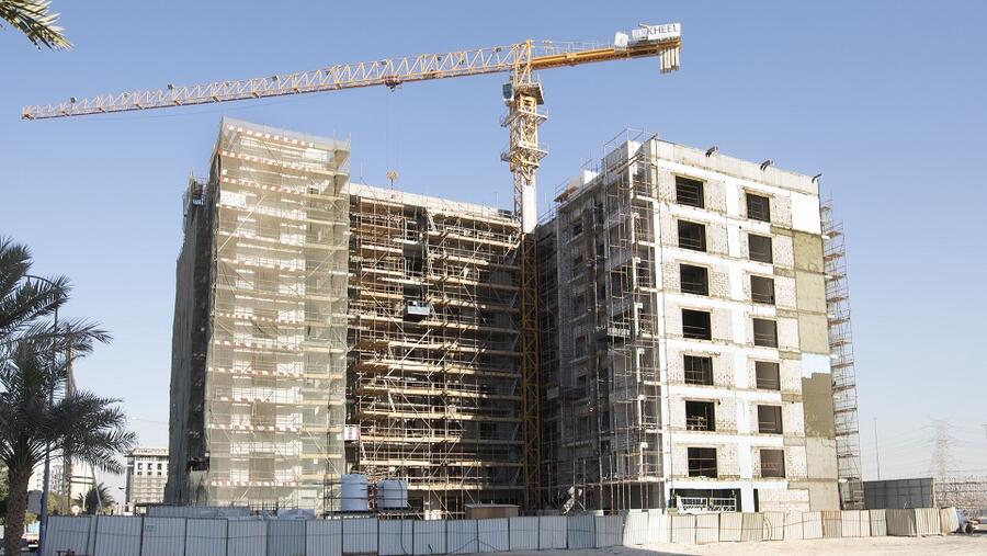 عزيزي للتطوير العقاري تعلن عن إنجاز 52% من مشروعها بيرتون في الفرجان