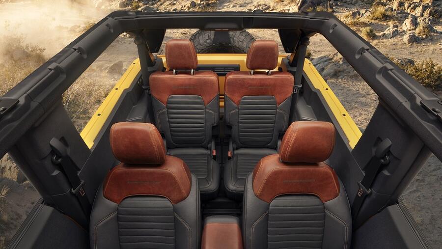 فورد برونكو يعود من جديد: السيارة المتميزة متعددة الاستخدامات للقيادة على الطرق الوعرة تثري مغامرات القيادة عبر 12 صفة مبتكرة