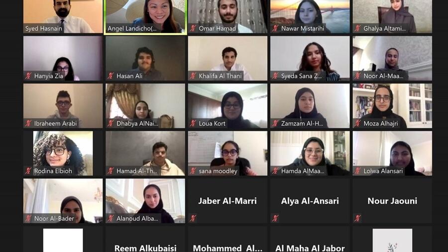 طلاب المرحلة الثانوية يتعرفون عن كثب على حياة طلاب الطب