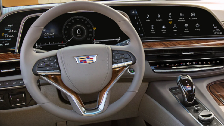 ’إسكاليد‘ للعام 2021 بأول شاشة OLED مائلة بقطاع السيارات تضع السائقين في قلب الحدث على متن الـSUV الأسطورية