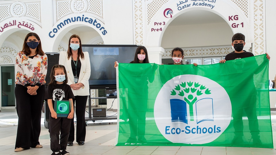أكاديمية قطر- الدوحة المدرسة الابتدائية وأكاديمية قطر للقادة ترفعان العلم الأخضر كمدرستين صديقتين للبيئة