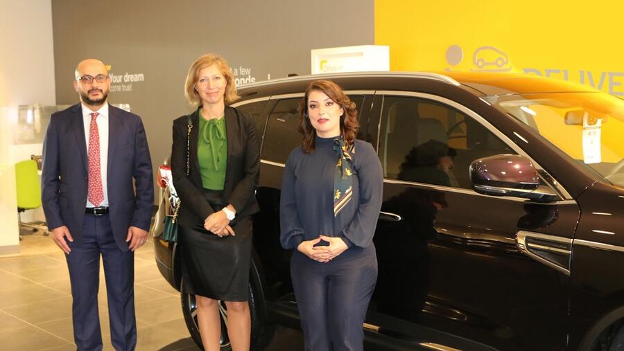 سلّمت رينو البابطين السفارة الفرنسية سيارتها الرسمية الجديدة "رينو كوليوس الفاخرة"  