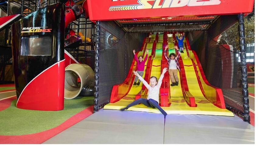 عالم فيراري أبوظبي تعيد افتتاح "المعسكر التدريبي للناشئين" و"أرض مغامرات نيلو"