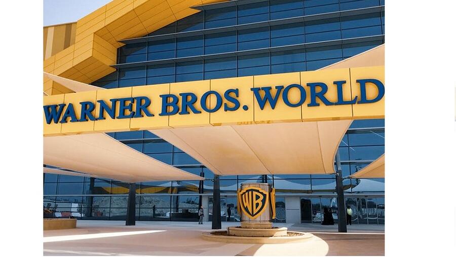 عالم وارنر براذرز أبوظبي تدخل البهجة إلى قلوب طلاب المدارس