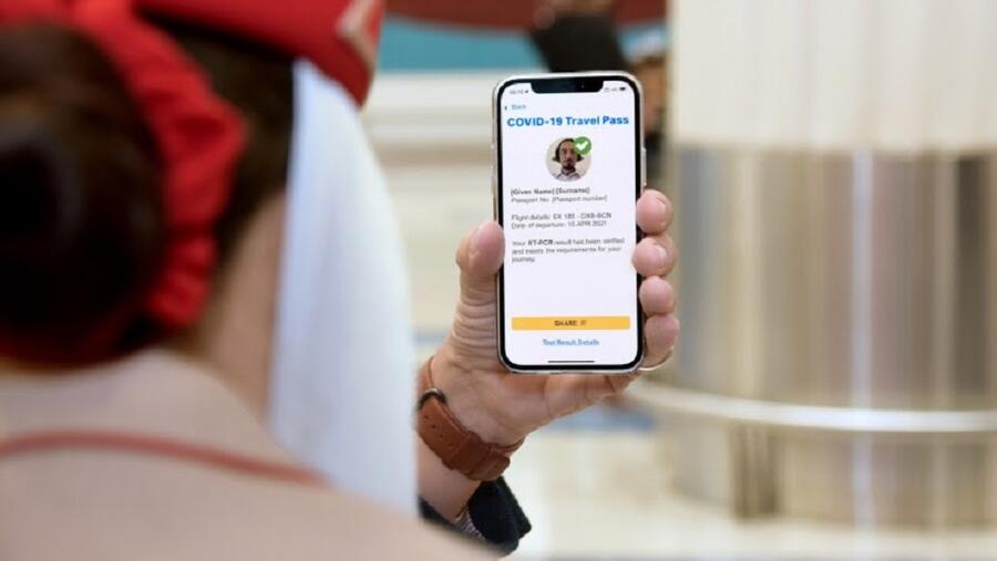 طيران الإمارات تبدأ تجارب "جواز أياتا" لتبسيط متطلبات السفر