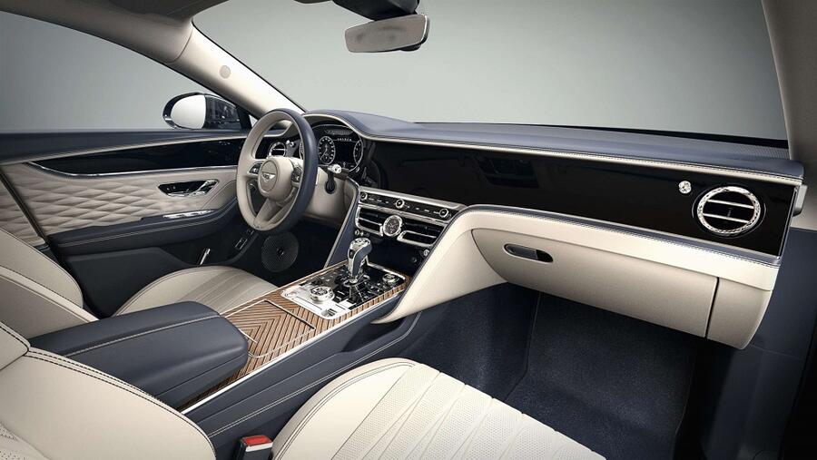 Flying Spur بالتفصيل: الارتقاء بالسيارة الأفضل من نوعها إلى مراتب أعلى