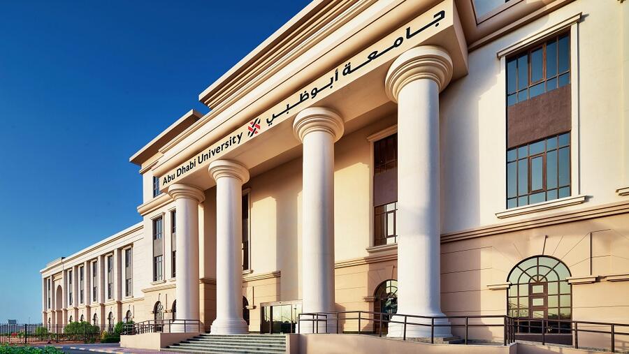 جامعة أبوظبي تخصص أكثر من 50 مليون درهم للمنح الدراسية والمساعدات المالية خلال الجائحة