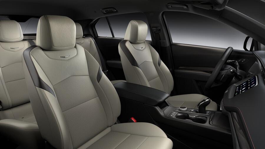 ’كاديلاك XT4‘ للعام 2021 الواثقة بنفسها والمفعَمة بالحيوية والغنية بخصائص الاتصال هي المركبة المثالية للمهتمّين بالتقنيات الحديثة