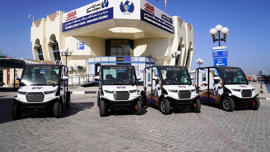 10 سيارات كهربائية جديدة لفحص البضائع تنضم إلى "سياج" جمارك دبي