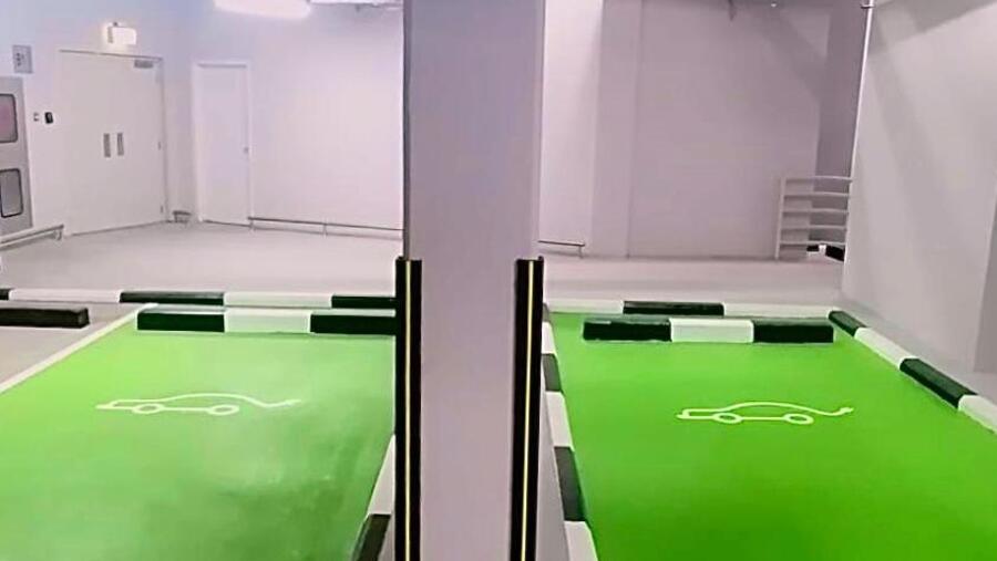 المركز يقدم محطات لشحن السيارات الكهربائية في مشروعيه السكنيين في الكويت