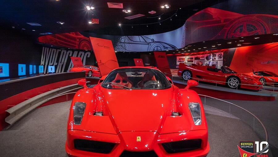 "عالم فيراري أبوظبي" تستعرض نخبة من أجمل طرازات فيراري المحدودة في معرض "هايبر كارز"
