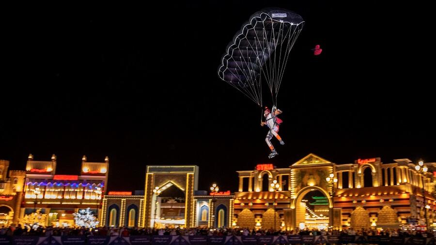 القرية العالمية تدخل التاريخ بتحقيق اللقب 25 في غينيس للأرقام القياسية في آخر أيام موسم اليوبيل الفضي