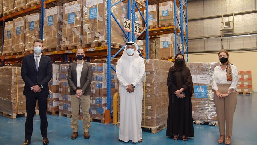 طيران الإمارات تدشن جسراً جوياً إنسانياً لنقل مواد الإغاثة العاجلة الخاصة بـ"كوفيد-19" إلى الهند