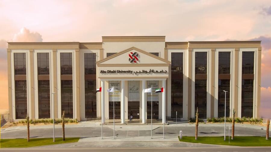 جامعة أبوظبي تقدم دورة "اوتوكاد" مجانية لطلبة المدارس في مدينة العين