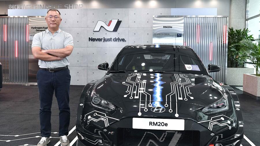 رئيس مجموعة هيونداي موتور يفوز بكأس إيسيجونيس 2021 من "أوتوكار"