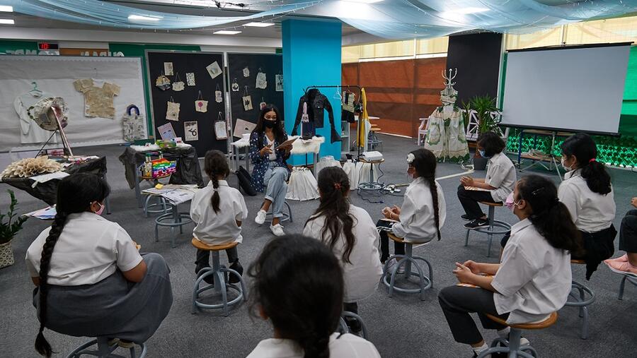 ’بيجو‘ و’تعليم‘ تطلقان قصة قصيرة بعنوان "لنربط الأحزمة" لتعليم السلامة المرورية للأطفال